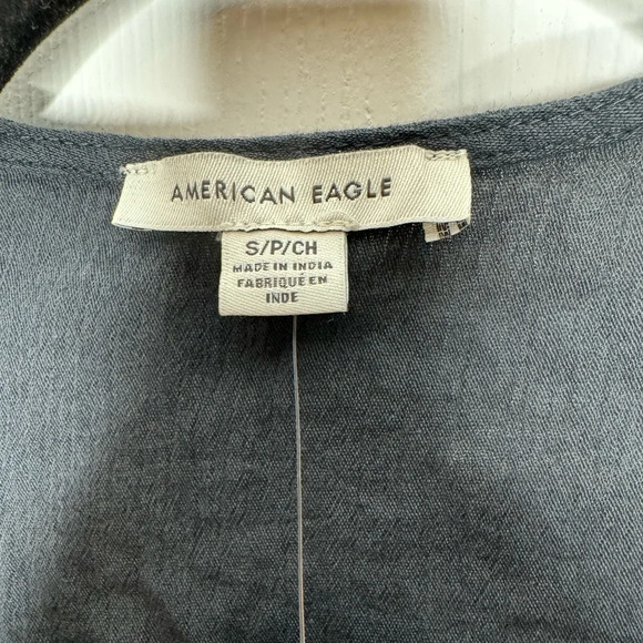 AMERICAN EAGLE NWT V-Neck Lace Trim Wrap Style Blouse Crop‎ Size Small - Picture 4 of 9